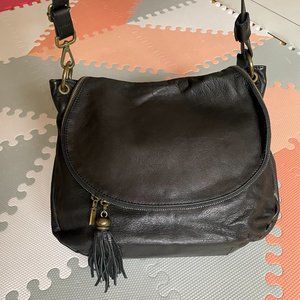 Genuine Leather Fold-over Crossbody Shoulder Bag made in Italy (black)